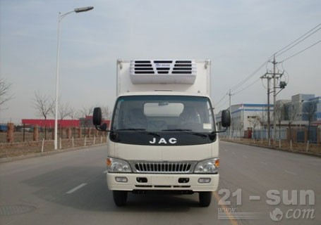 青岛雅凯江淮威铃6.2米，6吨冷藏车