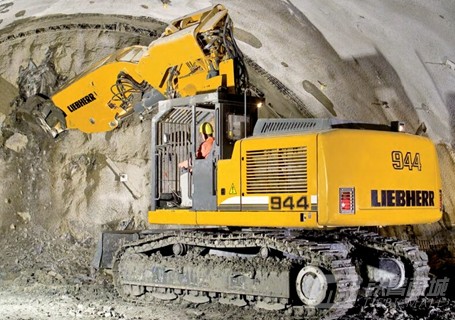 利勃海尔R924C挖掘机